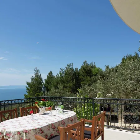 Villa Stunning Views Hill Side With Infinity Pool & Indoor Floor Aquarium *